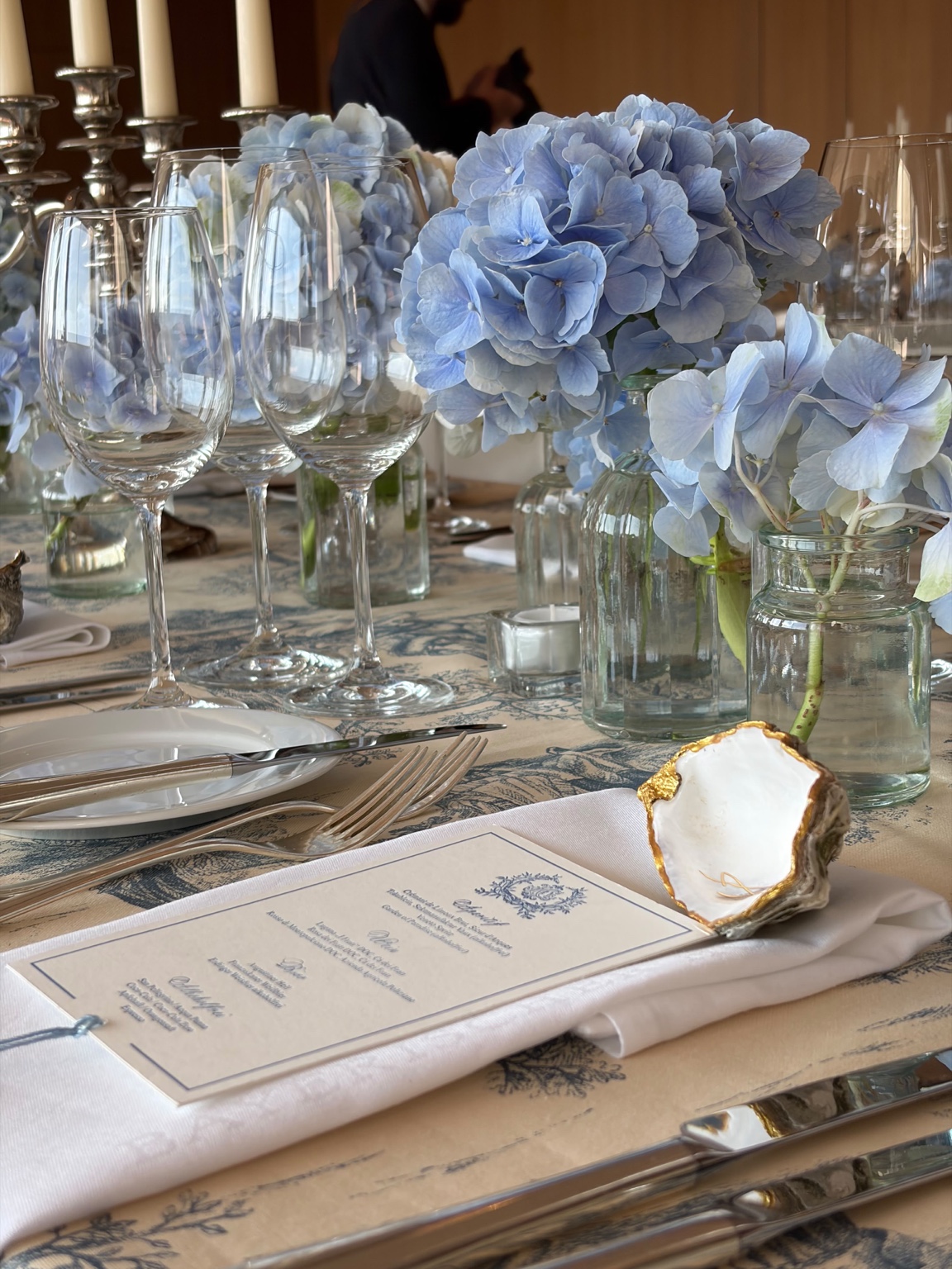 Festlich gedeckte Tafel für ein Oyster König Event